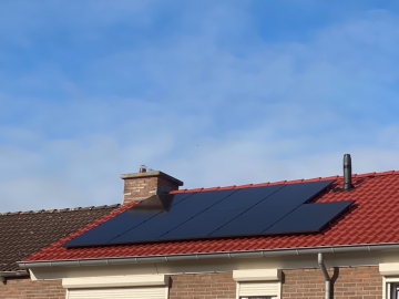 zonnepanelen in Elst